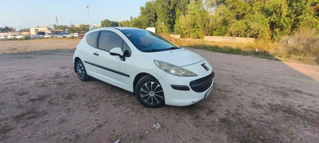Фото 2008 Peugeot 207