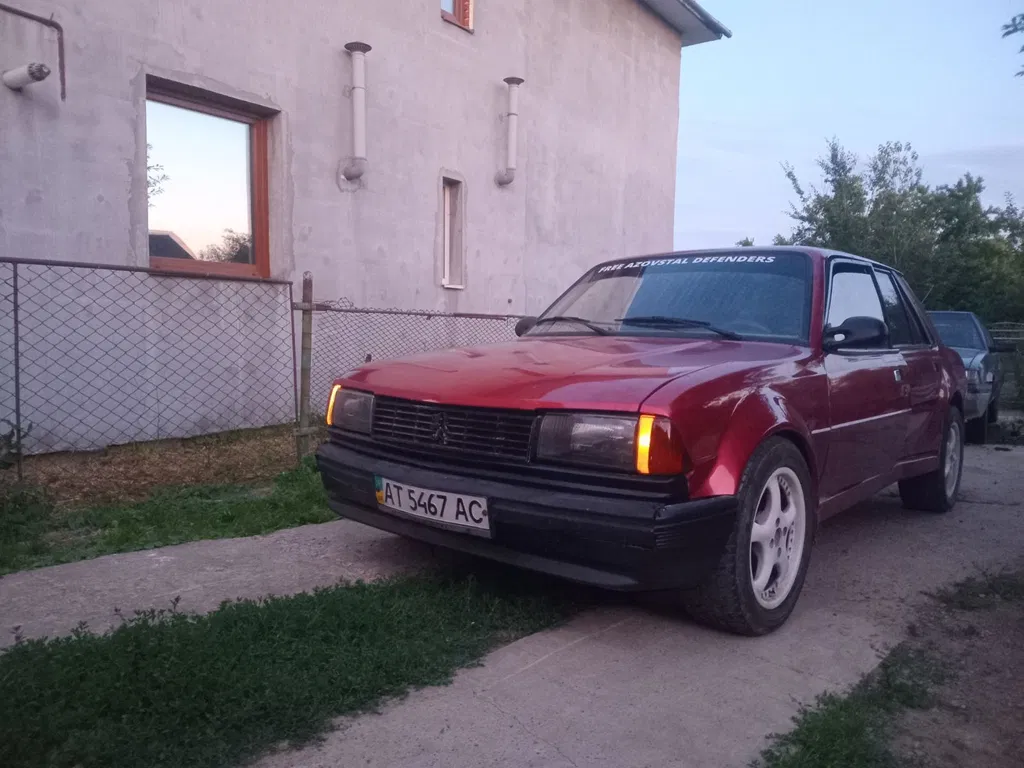 Фото 1985 Peugeot 305