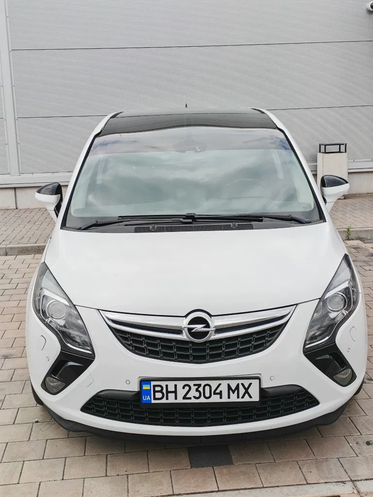 Фото 2012 Opel Zafira