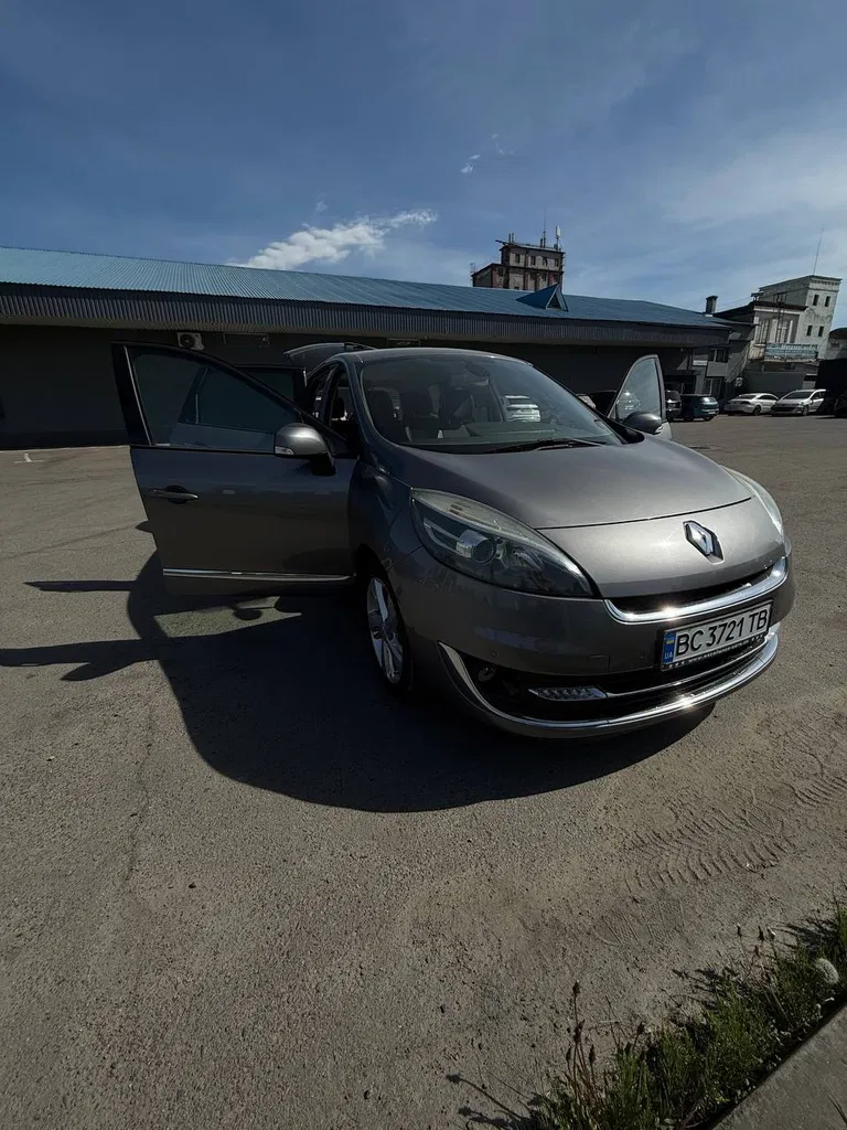 Фото 2012 Renault Scenic III