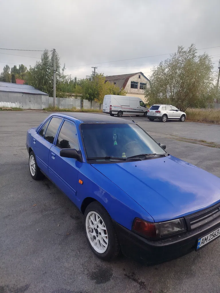 Фото 1991 Mazda 323