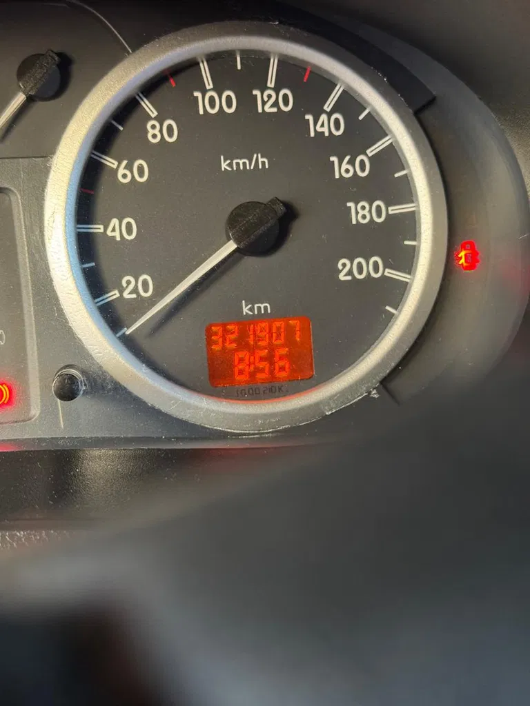 Фото 2004 Renault 5