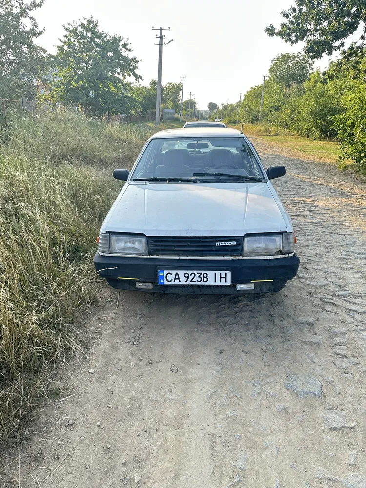 Фото 1987 Mazda 323