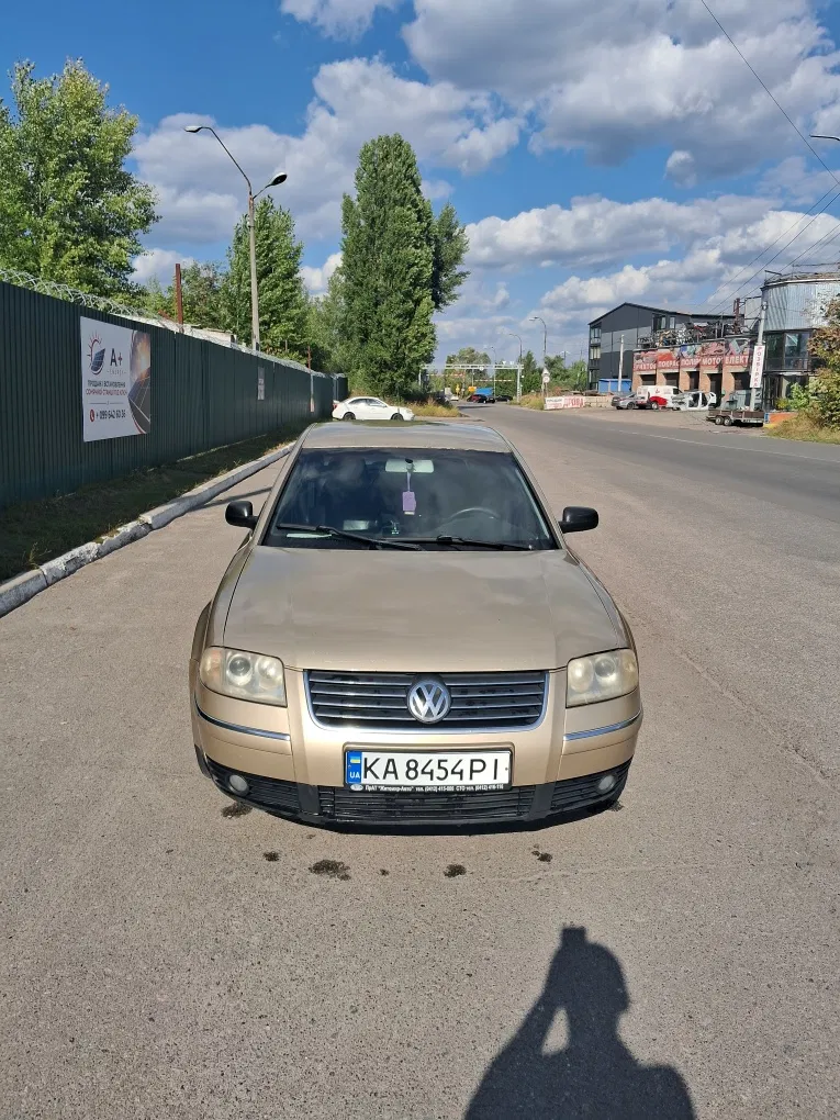 Фото 2001 Volkswagen Passat Sedan