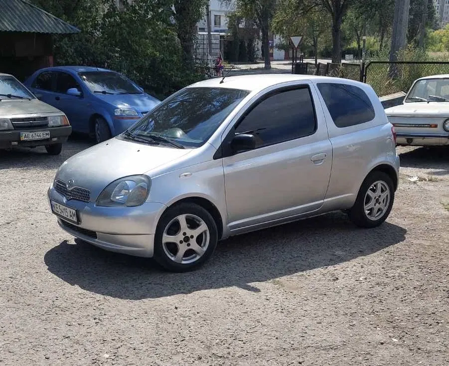 Фото 2000 Toyota Yaris