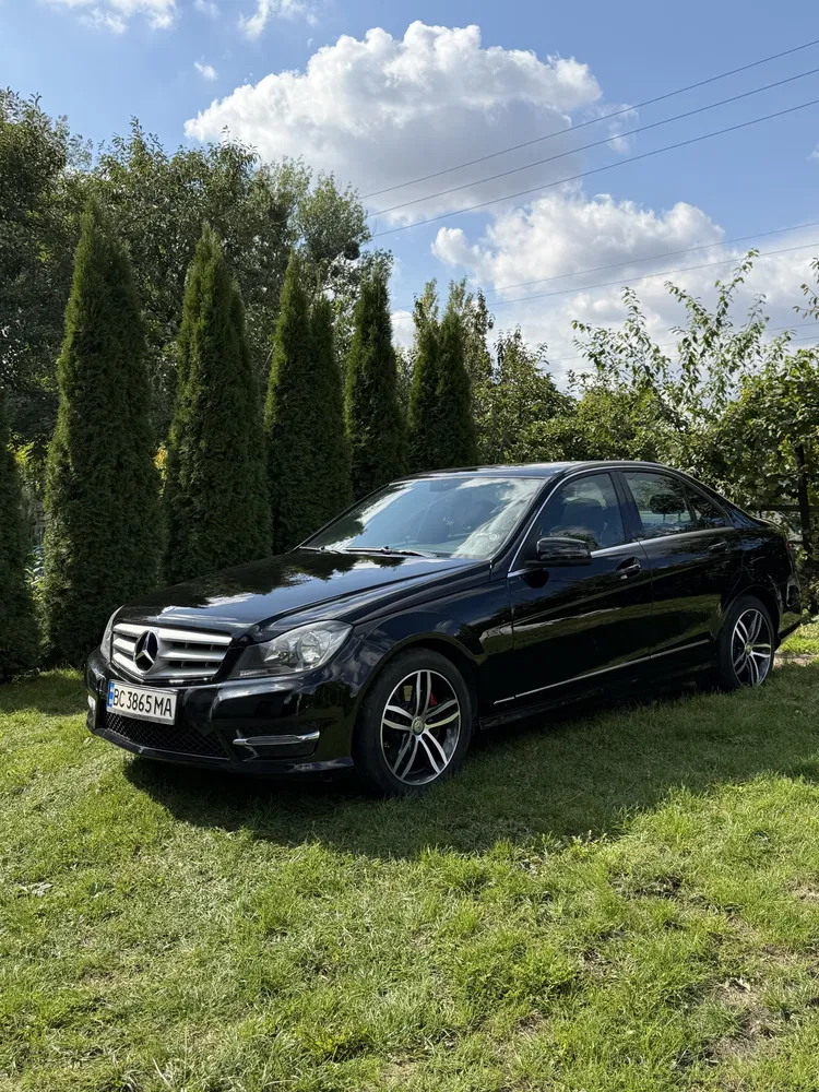 Фото 2013 Mercedes-Benz 300