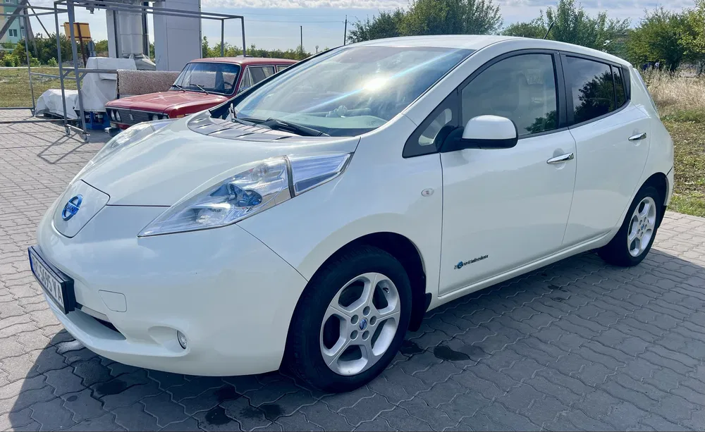 Фото 2011 Nissan Leaf