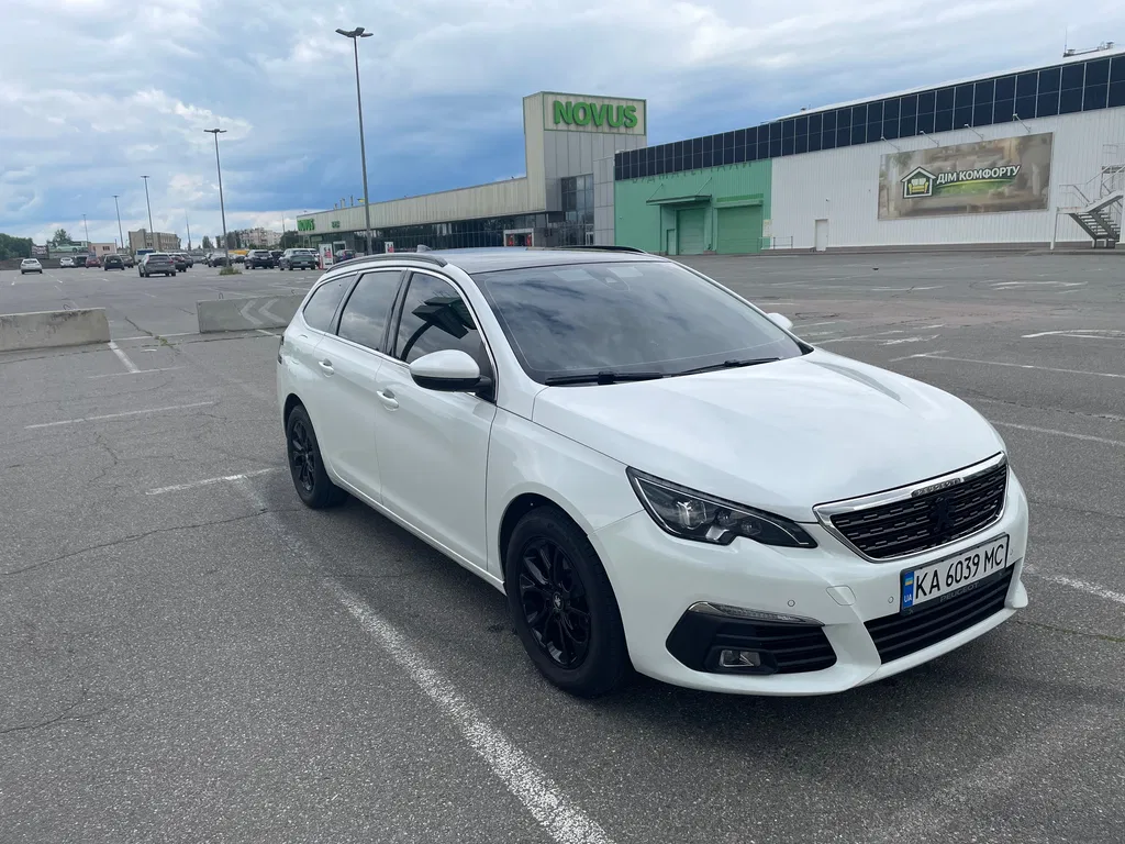 Фото 2017 Peugeot 308