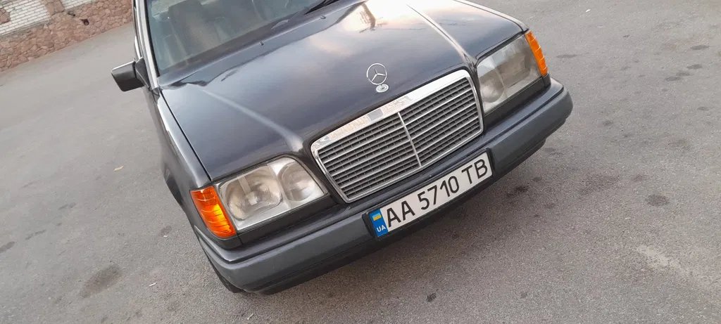Фото 1993 Mercedes-Benz W124