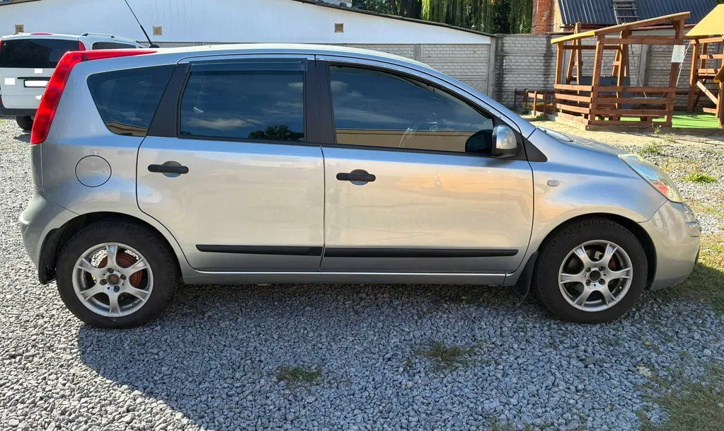 Фото 2008 Nissan Note
