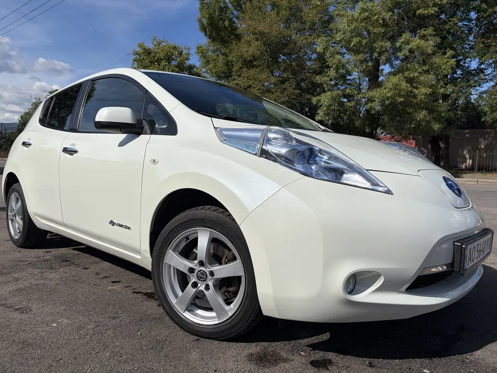 Фото 2012 Nissan Leaf