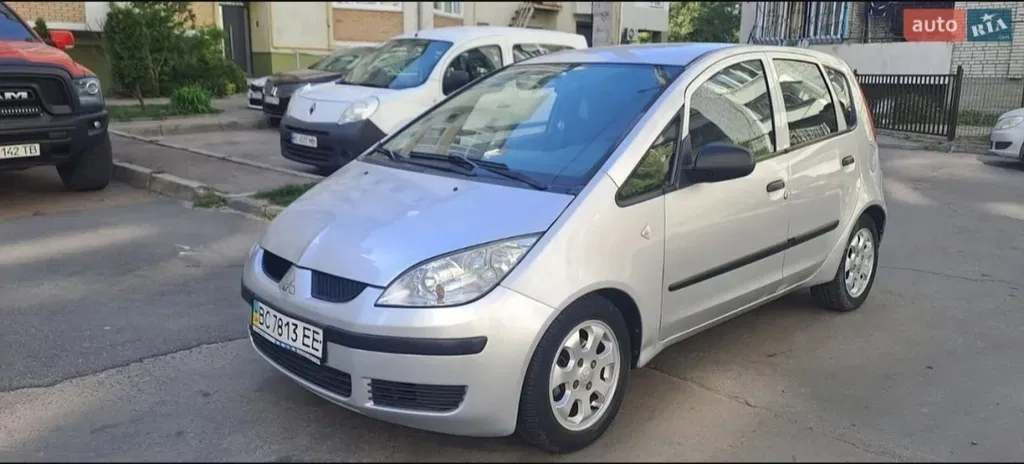 Фото 2006 Mitsubishi Colt