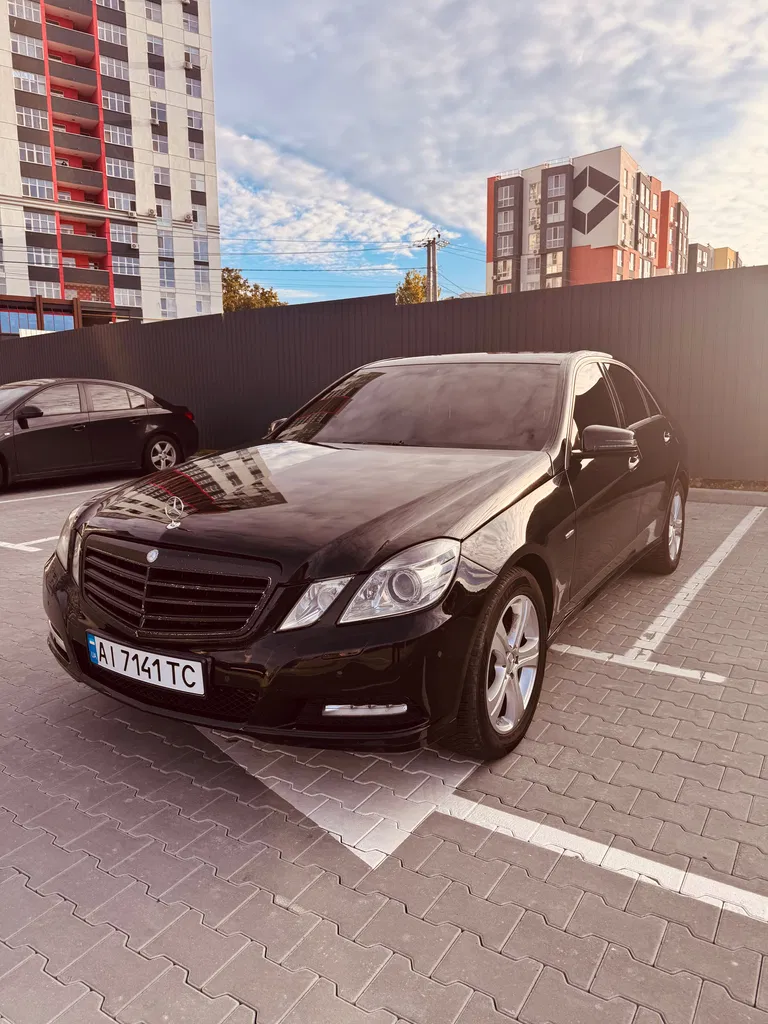 Фото 2011 Mercedes-Benz 200