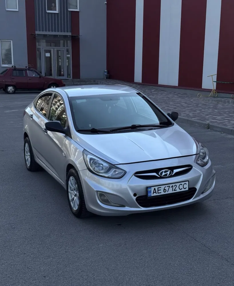 Фото 2012 Hyundai Accent