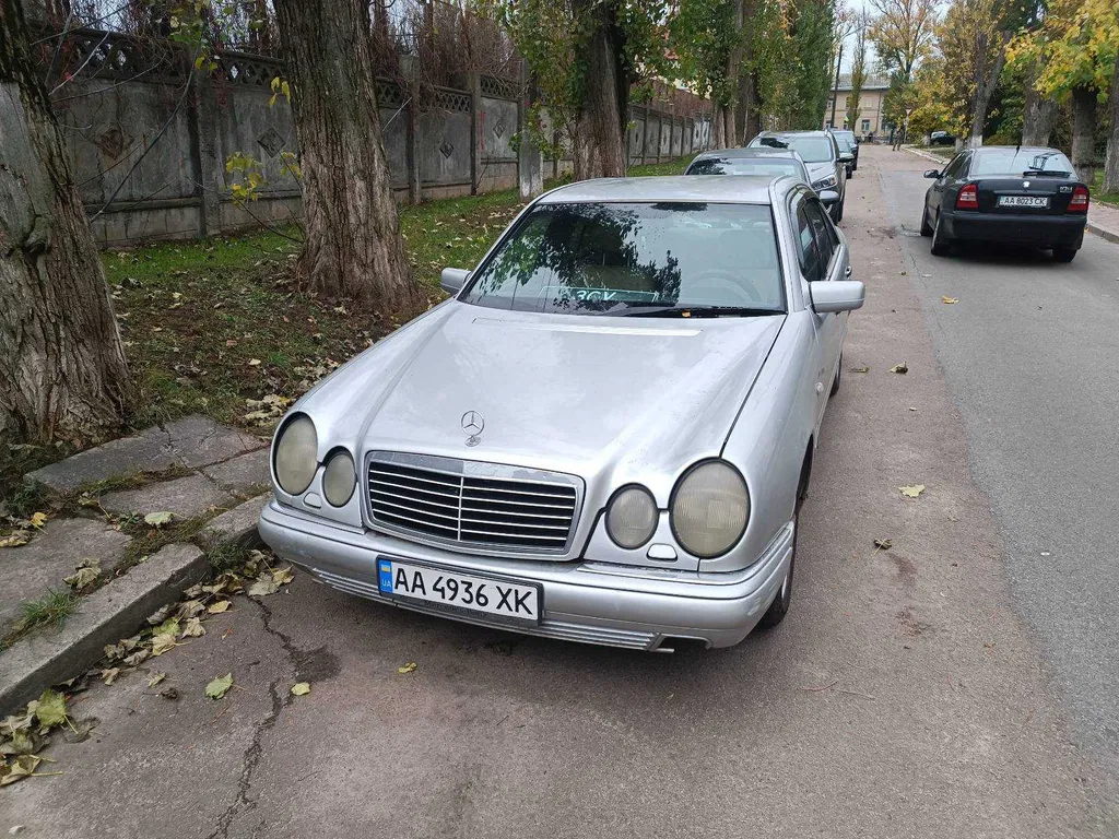 Фото 1996 Mercedes-Benz 320