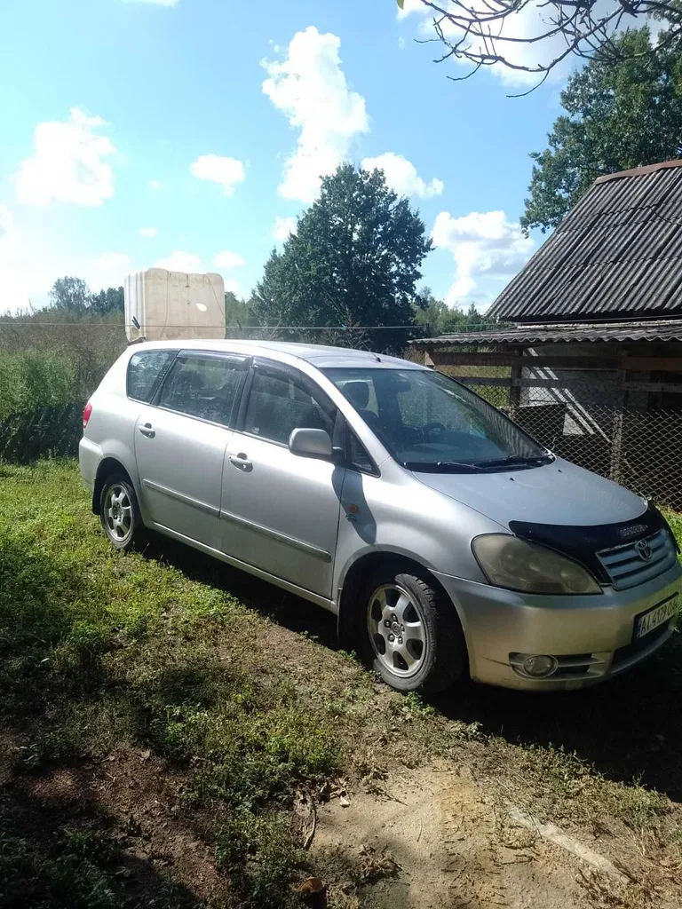 Фото 2001 Toyota Avensis Verso