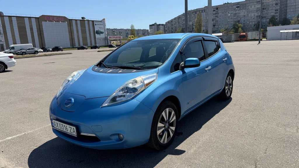 Фото 2013 Nissan Leaf