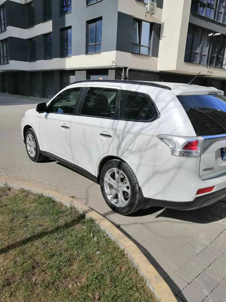 Фото 2013 Mitsubishi Outlander