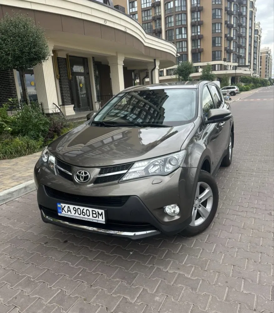 Фото 2013 Toyota RAV 4