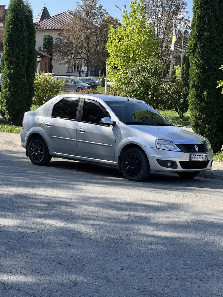 Фото 2011 Renault Logan