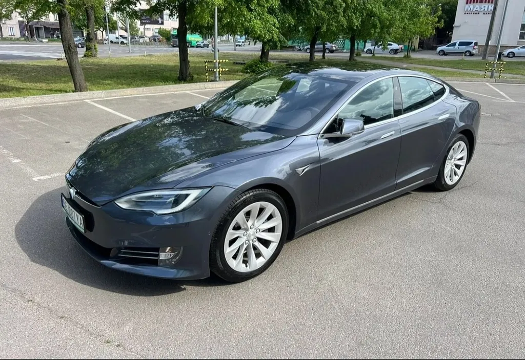 Фото 2018 Tesla Model S