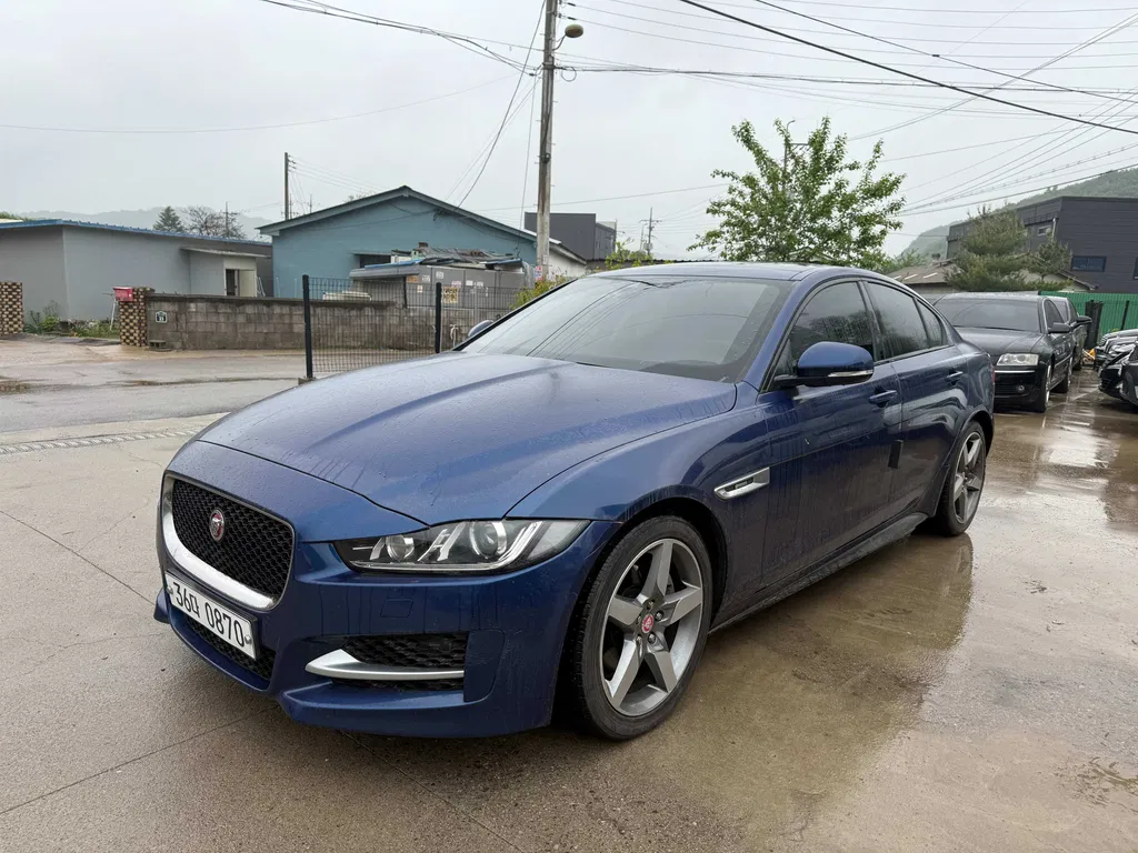 Фото 2016 Jaguar XE