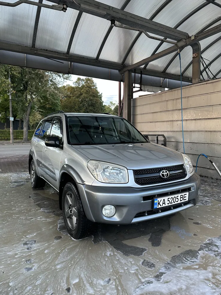 Фото 2005 Toyota RAV 4