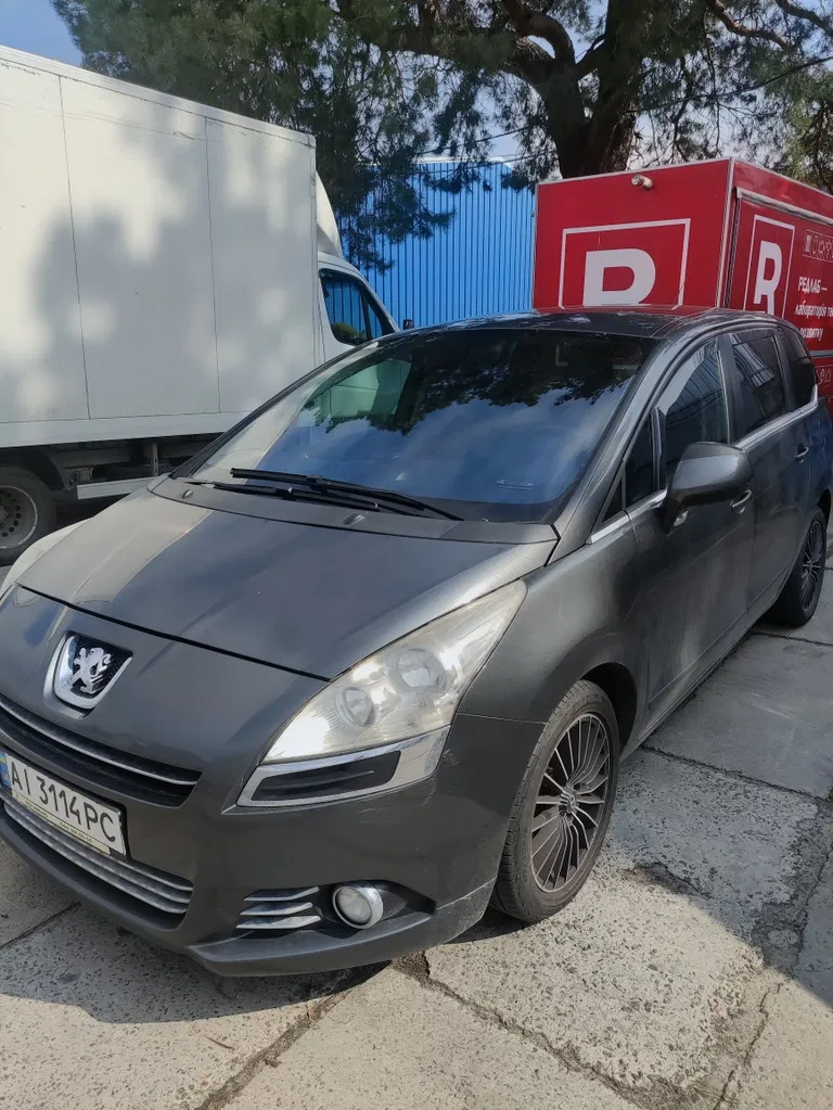 Фото 2010 Peugeot 5008
