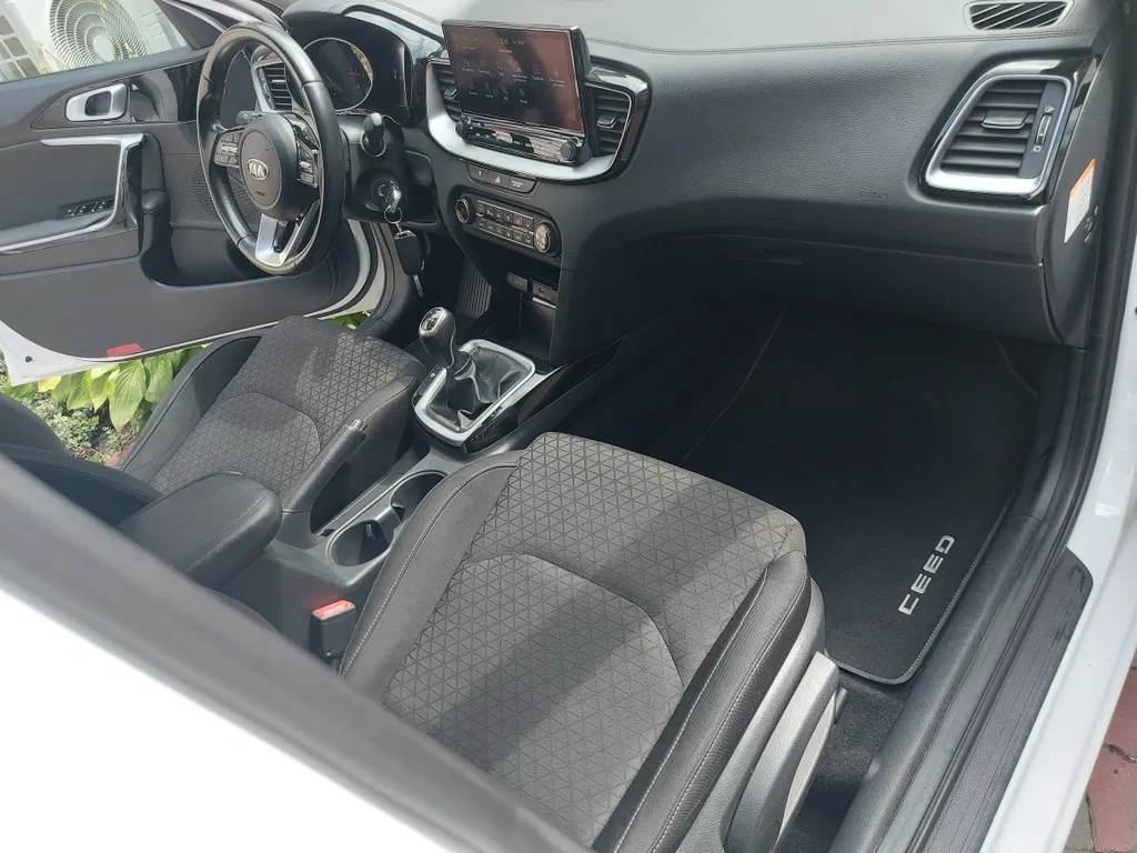 Фото 2021 Kia Cee'd
