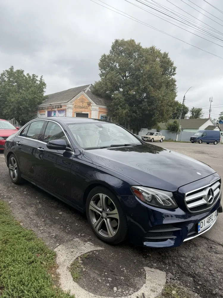 Фото 2016 Mercedes-Benz 300