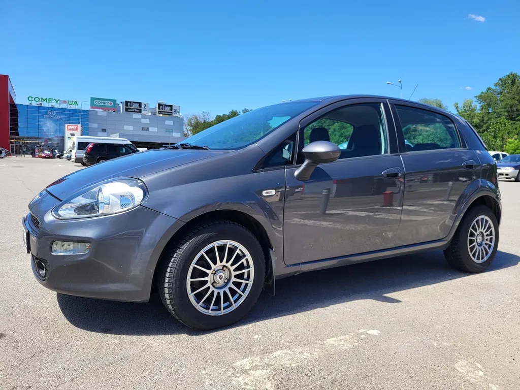 Фото 2012 Fiat Grande Punto