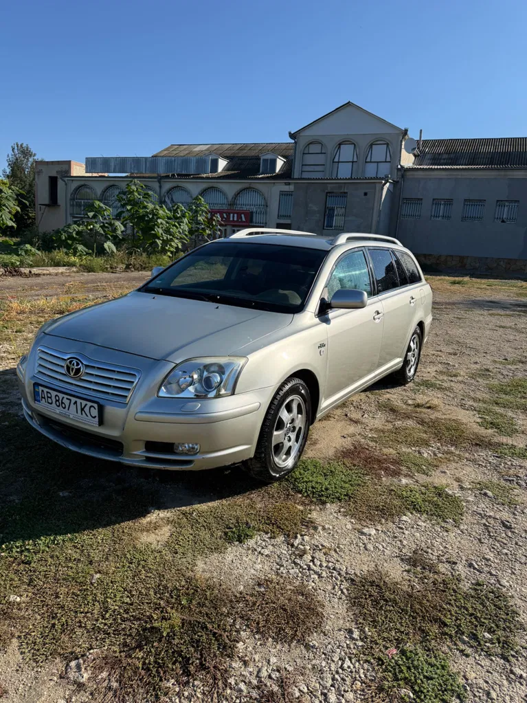 Фото 2005 Toyota Avensis