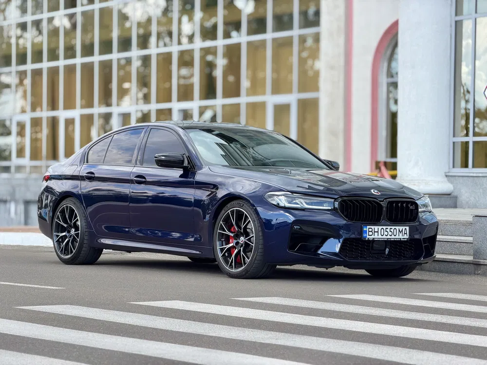 Фото 2022 BMW M5
