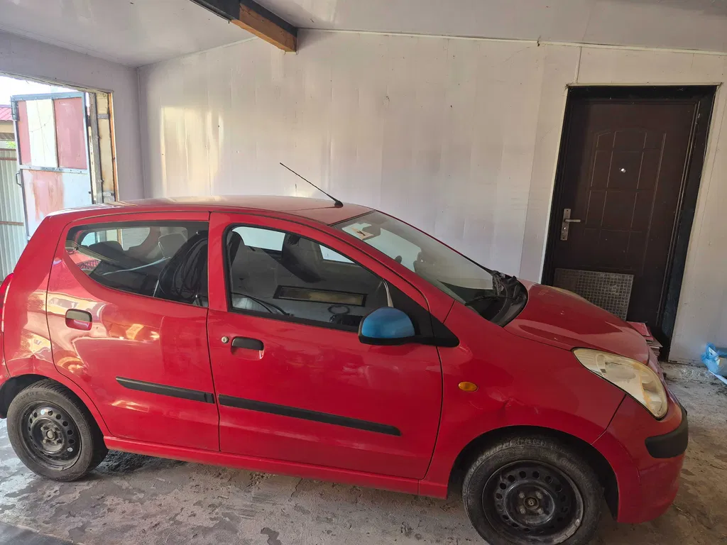 Фото 2009 Nissan Pixo