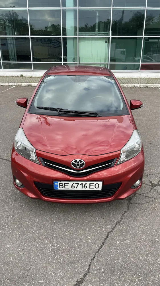 Фото 2012 Toyota Yaris