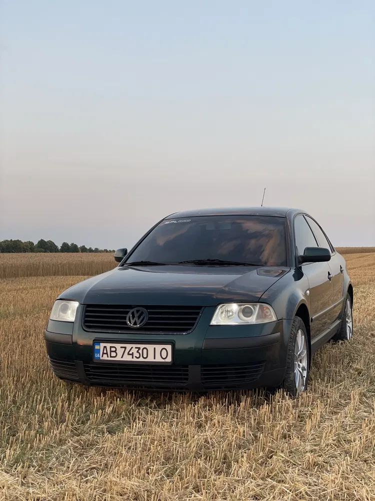 Фото 2001 Volkswagen Passat Sedan