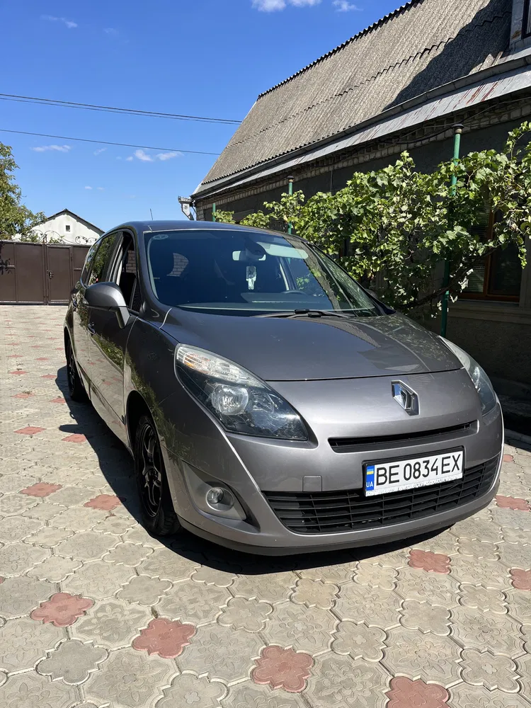 Фото 2011 Renault Grand Scenic