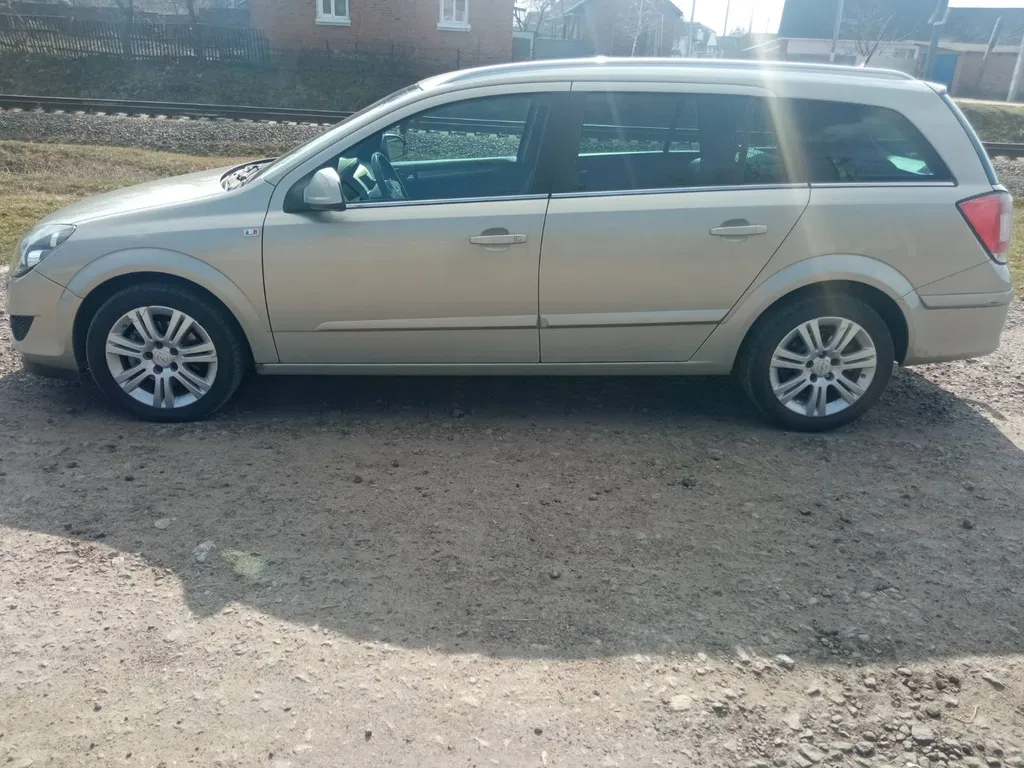 Фото 2010 Opel Astra