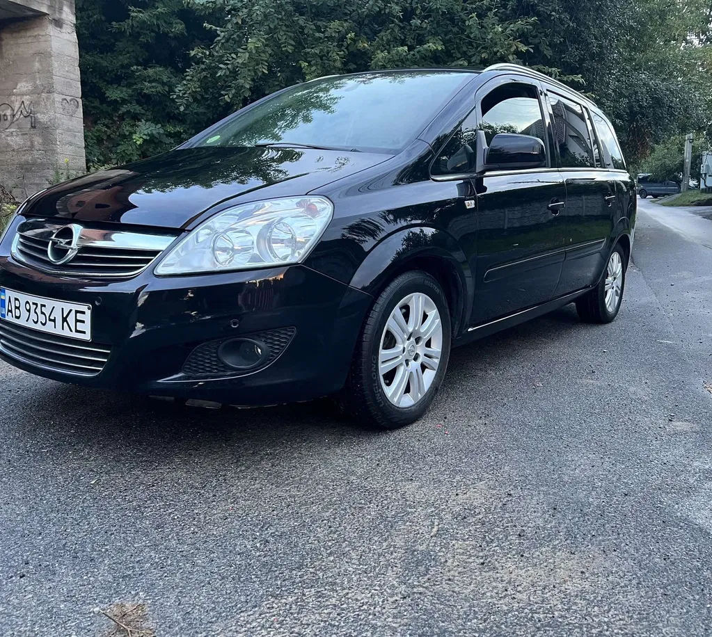 Фото 2011 Opel Zafira