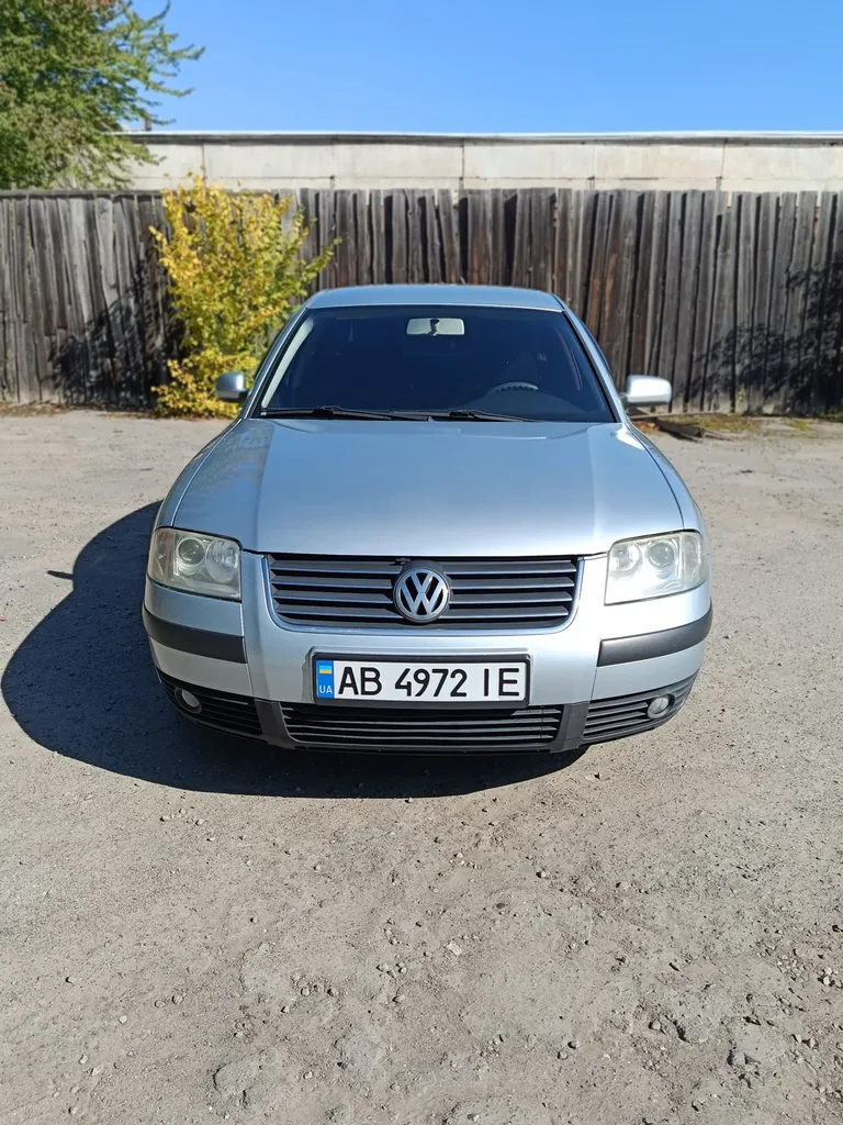 Фото 2001 Volkswagen Passat Sedan