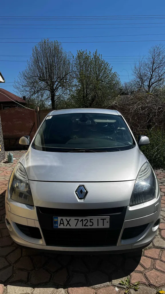 Фото 2010 Renault Scenic III