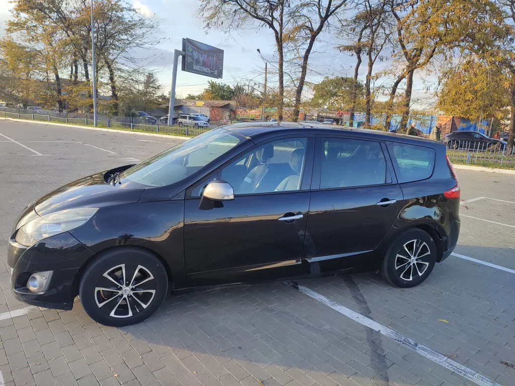 Фото 2010 Renault Grand Scenic