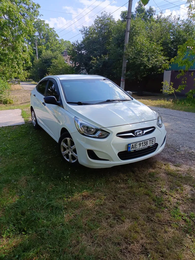 Фото 2012 Hyundai Accent