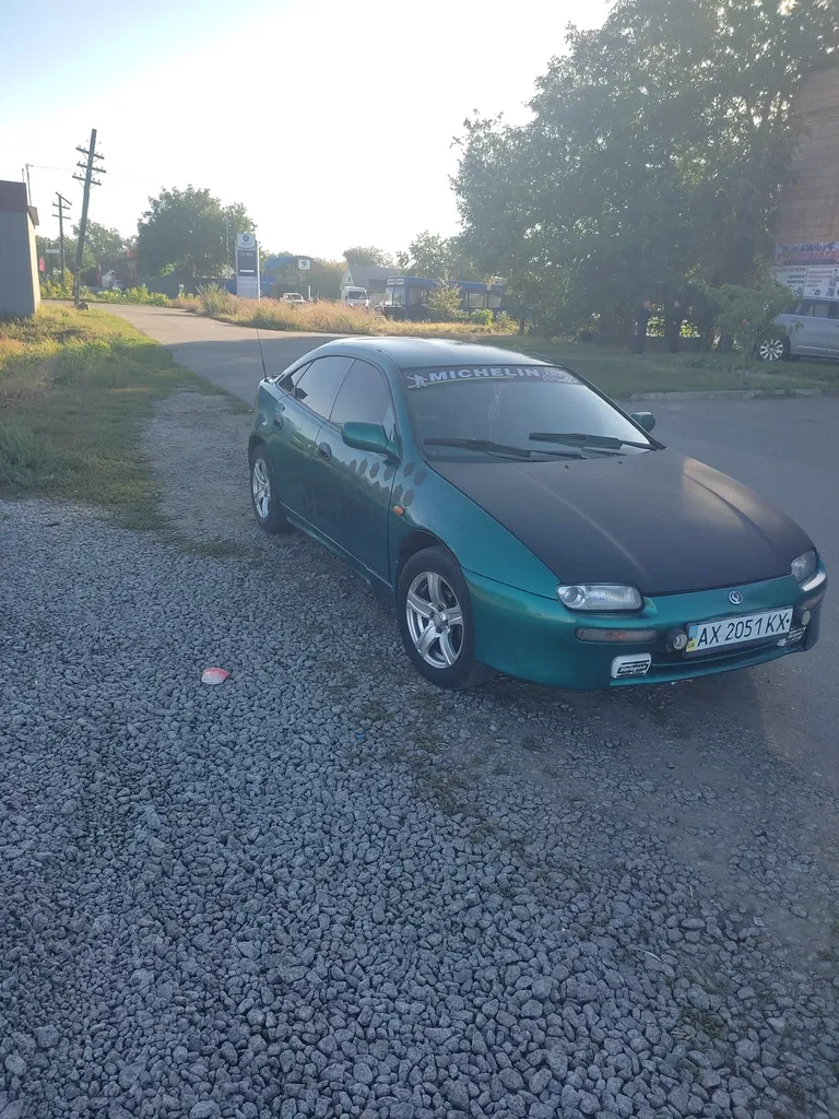 Фото 1996 Mazda 323