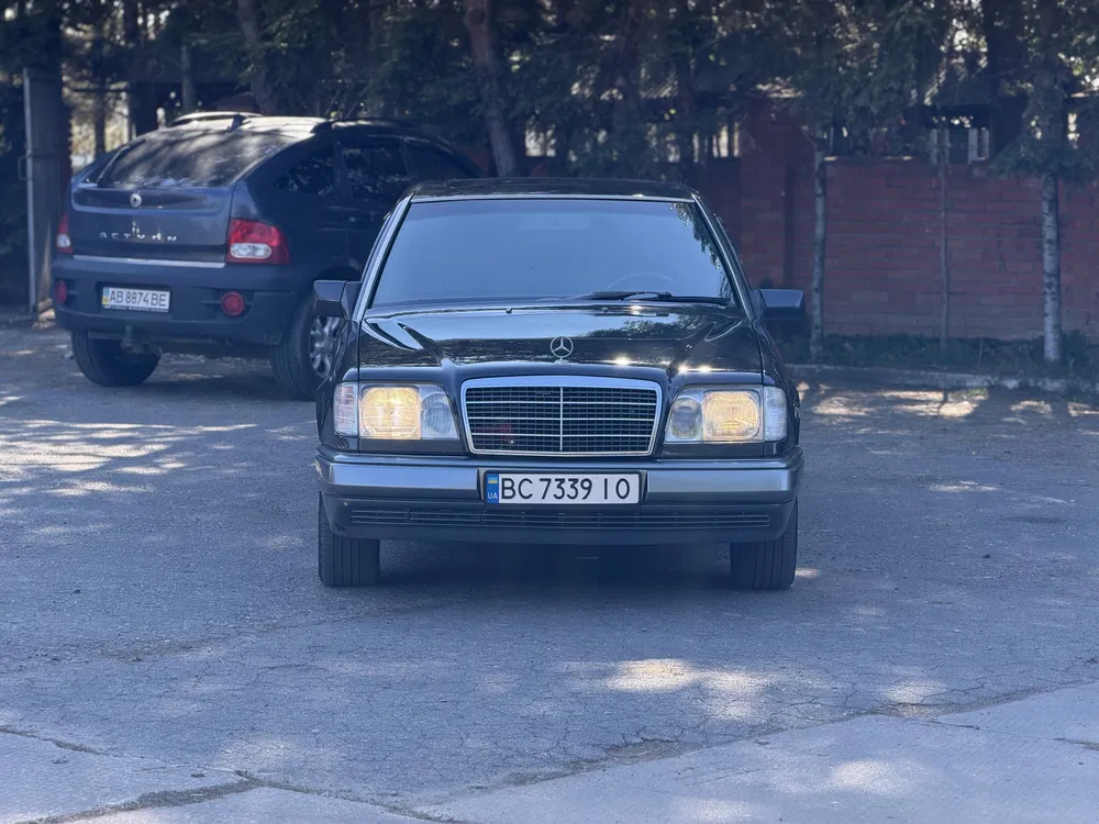 Фото 1994 Mercedes-Benz W124
