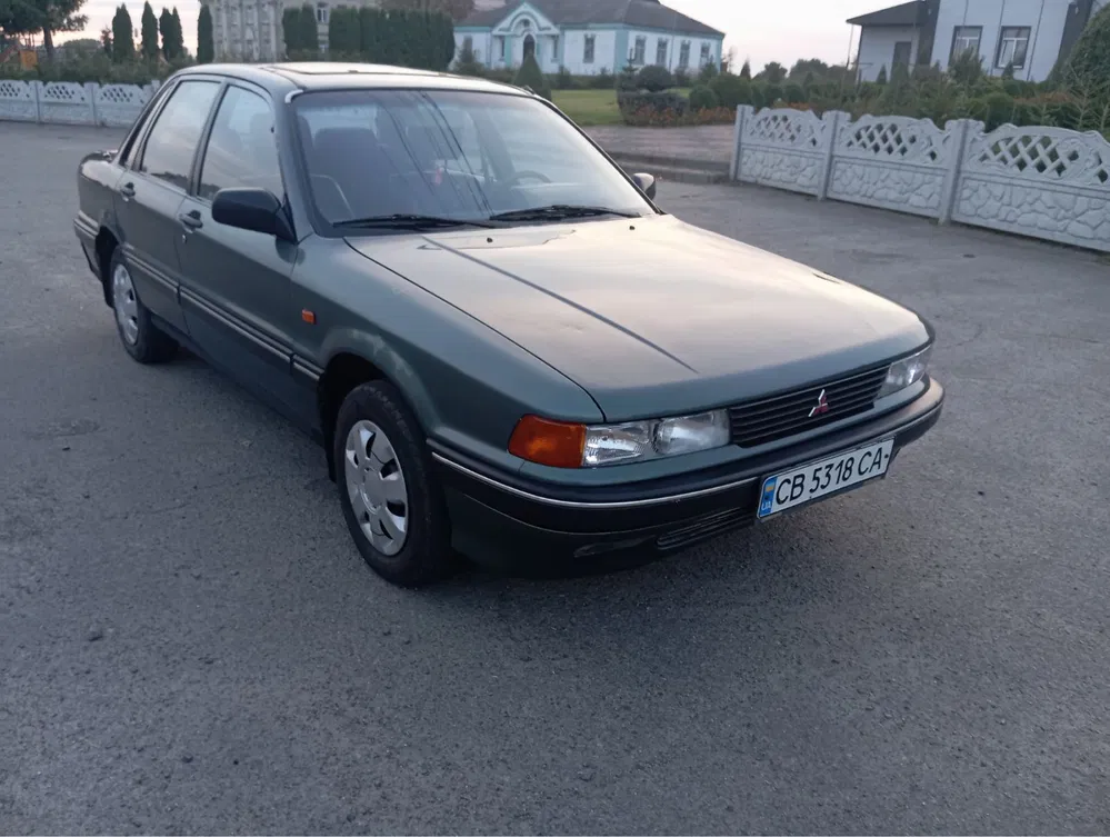 Фото 1990 Mitsubishi Galant
