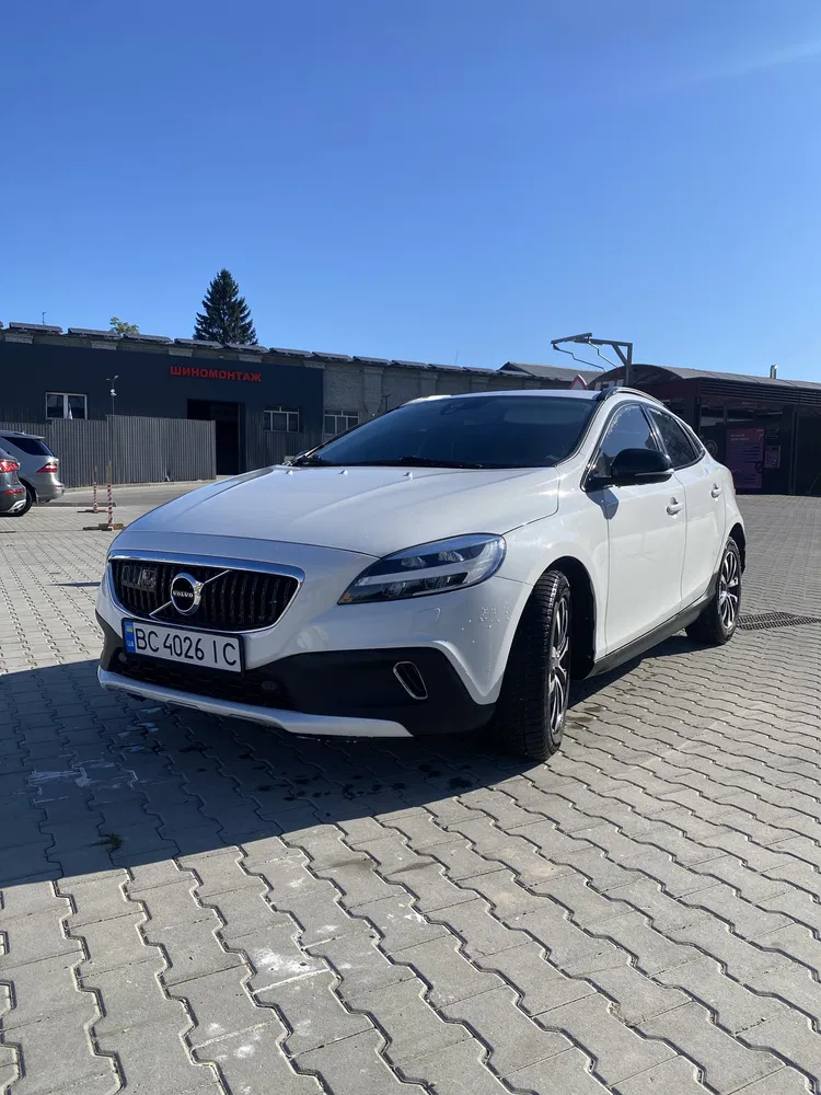 Фото 2019 Volvo V40 Kombi
