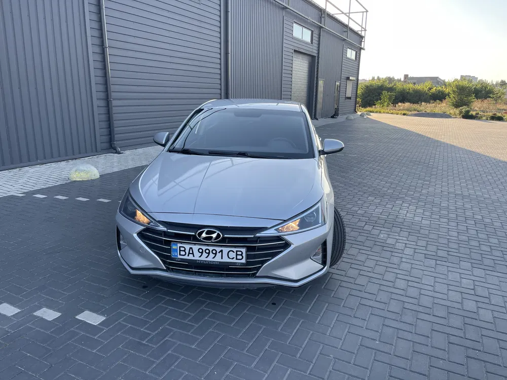 Фото 2019 Hyundai Elantra