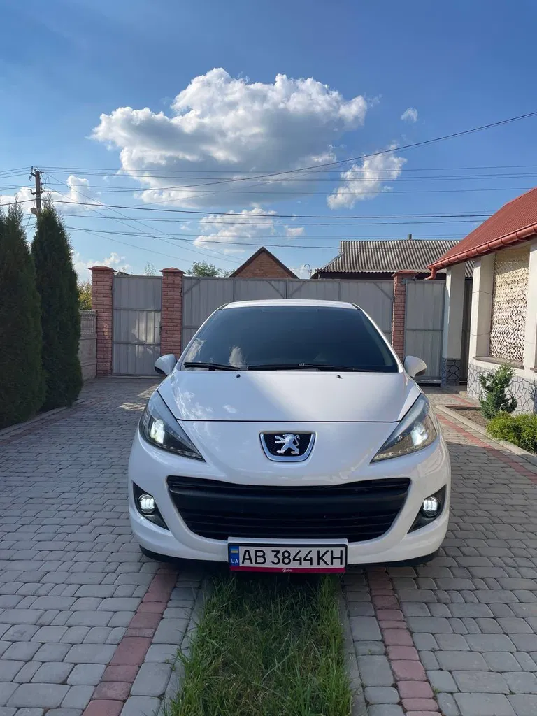 Фото 2010 Peugeot 207