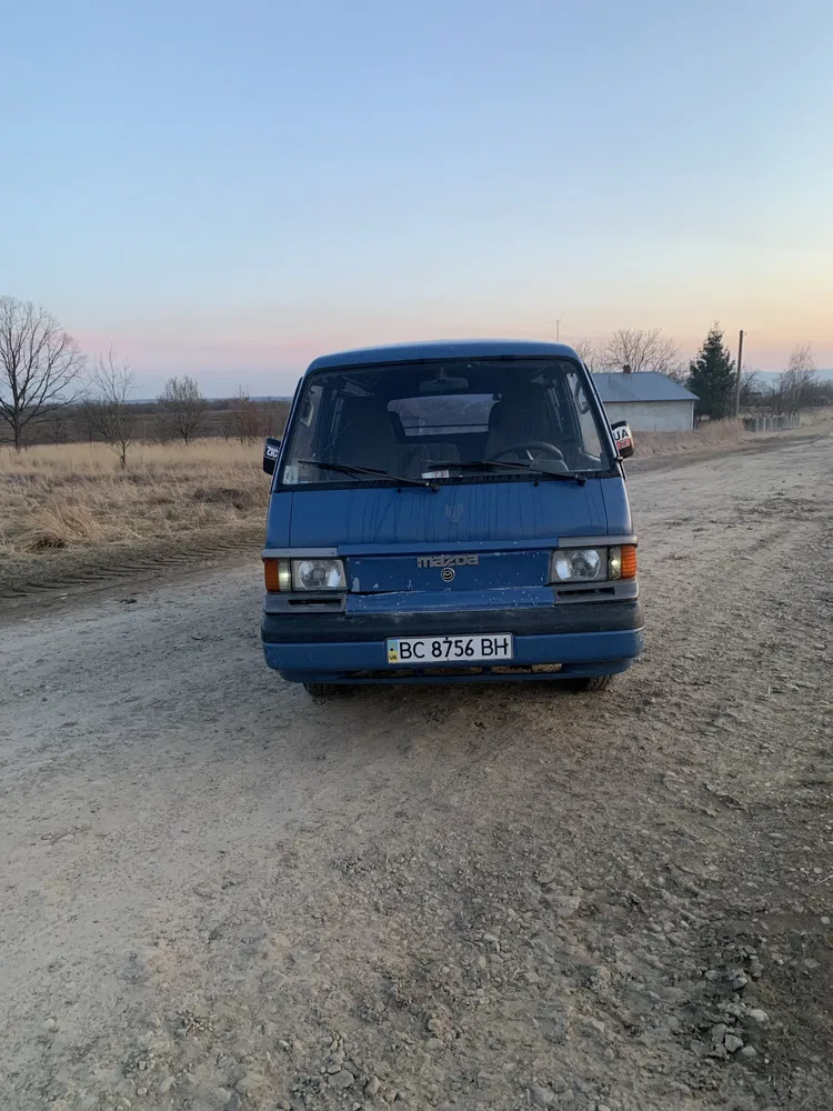 Фото 1996 Mazda E 2000,2200 Bus